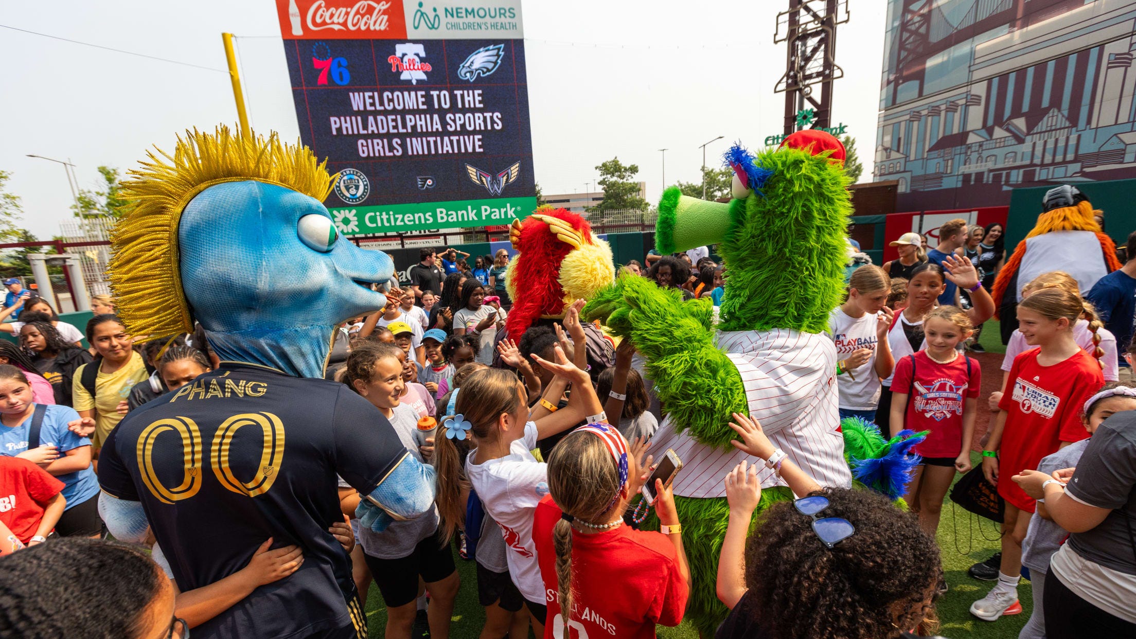 Philly professional teams and mascots hype girls' involvement in sports