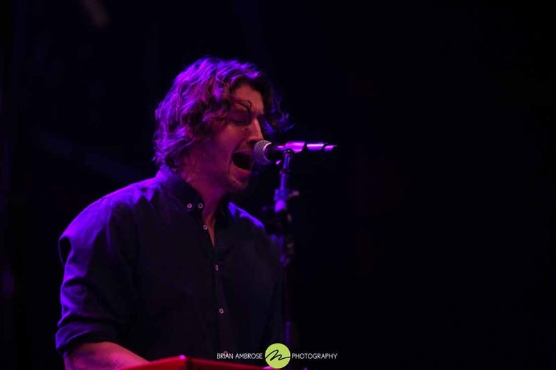 Dean-Lewis-Live.jpg