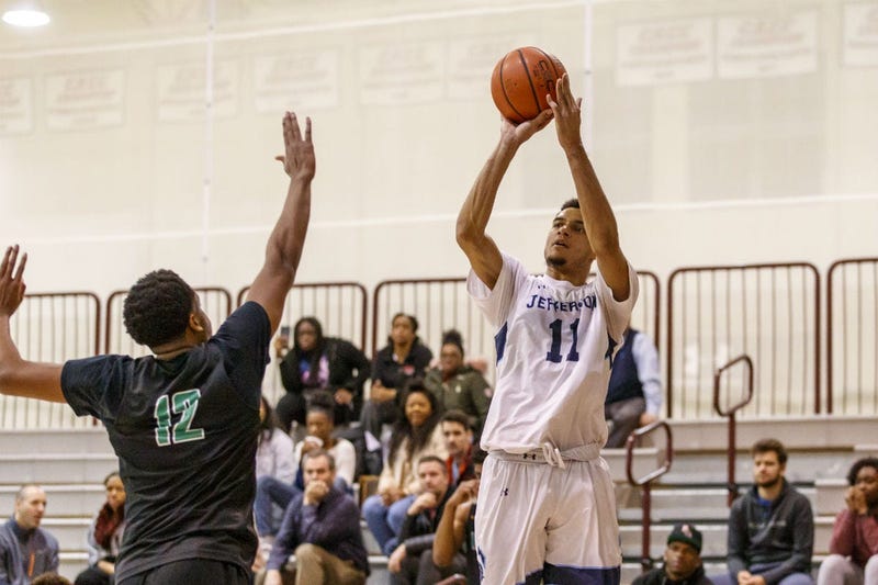 Junior forward DeVaughn Mallory