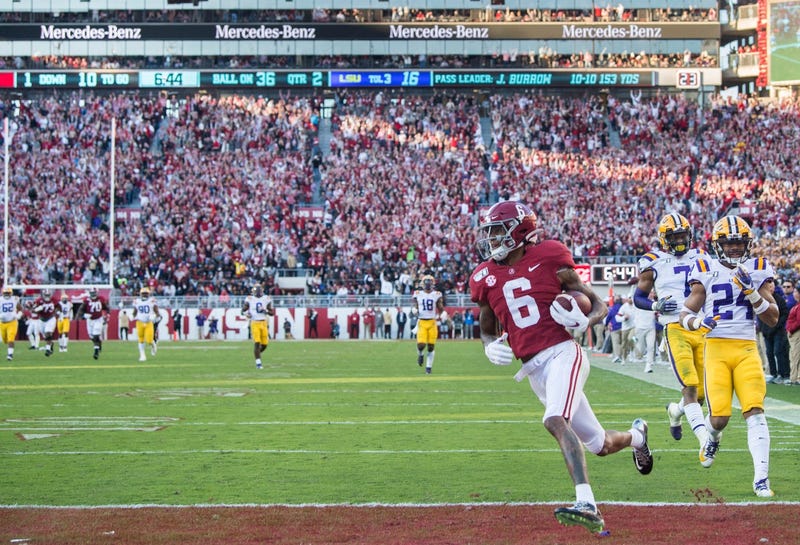 Alabama wide receiver DeVonta Smith (6) jogs into the end zone after a big touchdown catch at Bryant-Denny Stadium in Tuscaloosa, Ala.