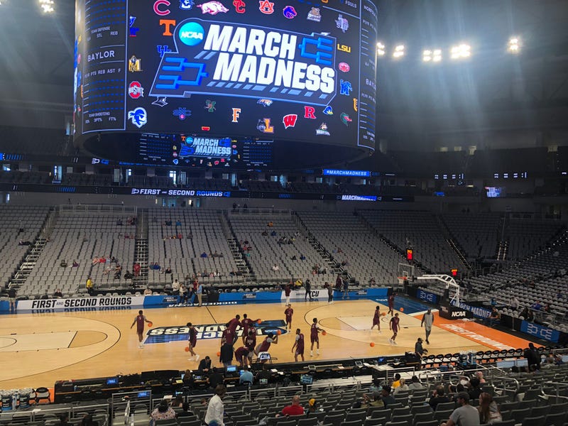 Fans arrive in Fort Worth for NCAA Tournament