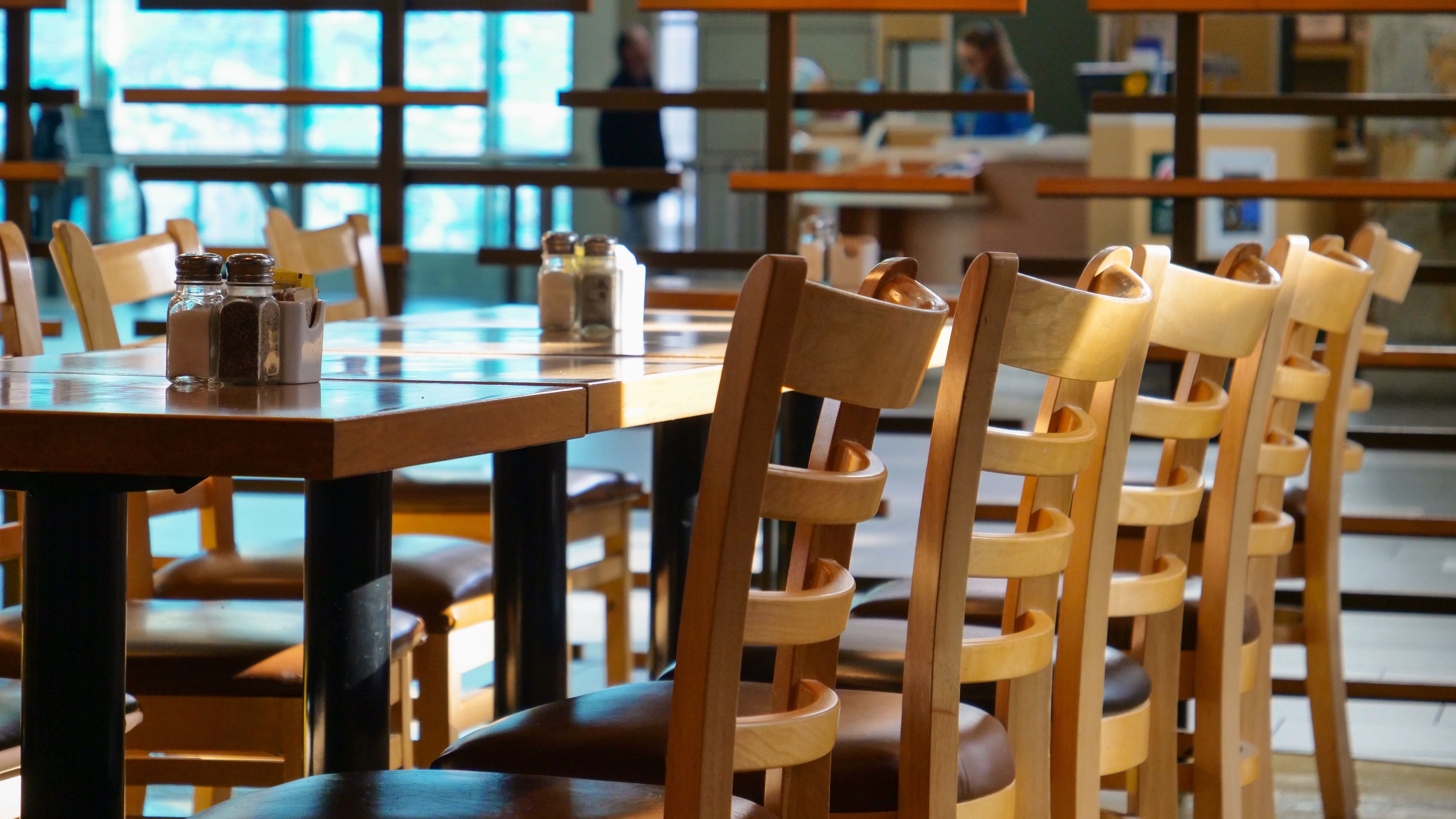 Lightfoot announces 'pathway' to grant bars, restaurants more indoor capacity