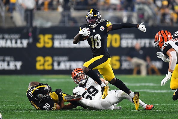 Steelers WR Diontae Johnson flies across the field against the Bengals. 