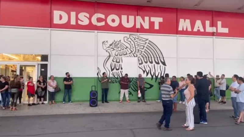 Little Village Discount Mall to stay open, be renovated