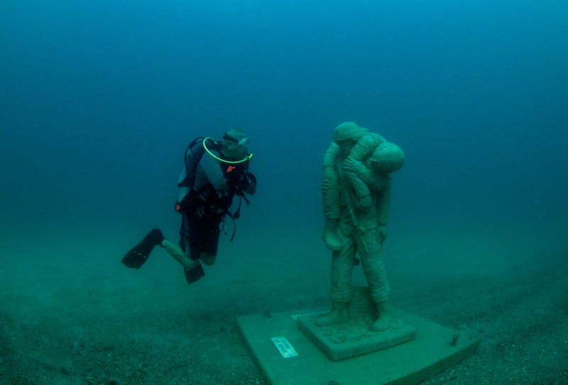 DiverStatue