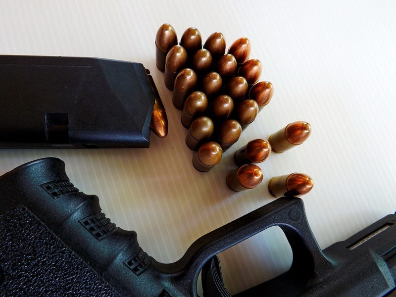 Gun and cartridges of 9 mm.