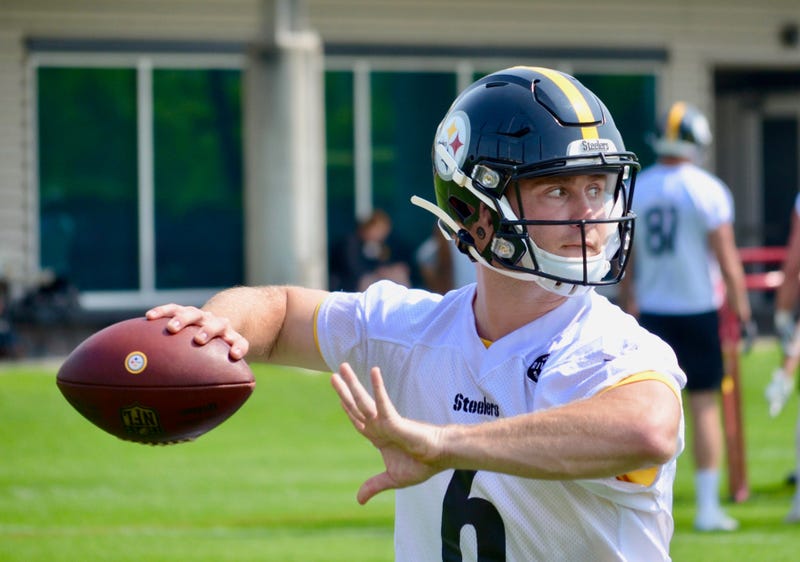 Steelers QB Devlin Hodges at practice in 2019