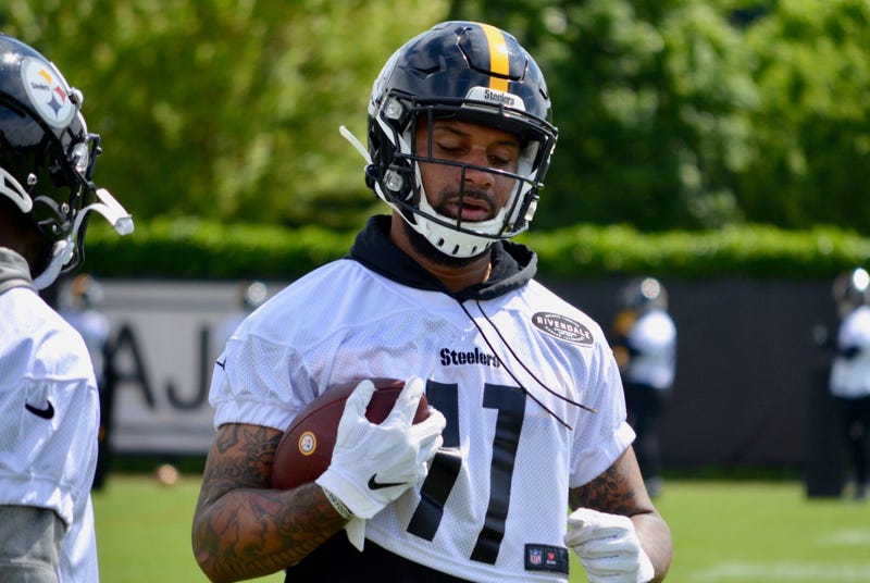 Steelers WR Donte Moncreif at OTAs in 2019