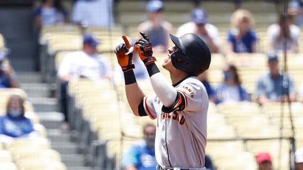 Giants' Dubòn mocks Trevor Bauer with sword celebration after home run off Kershaw