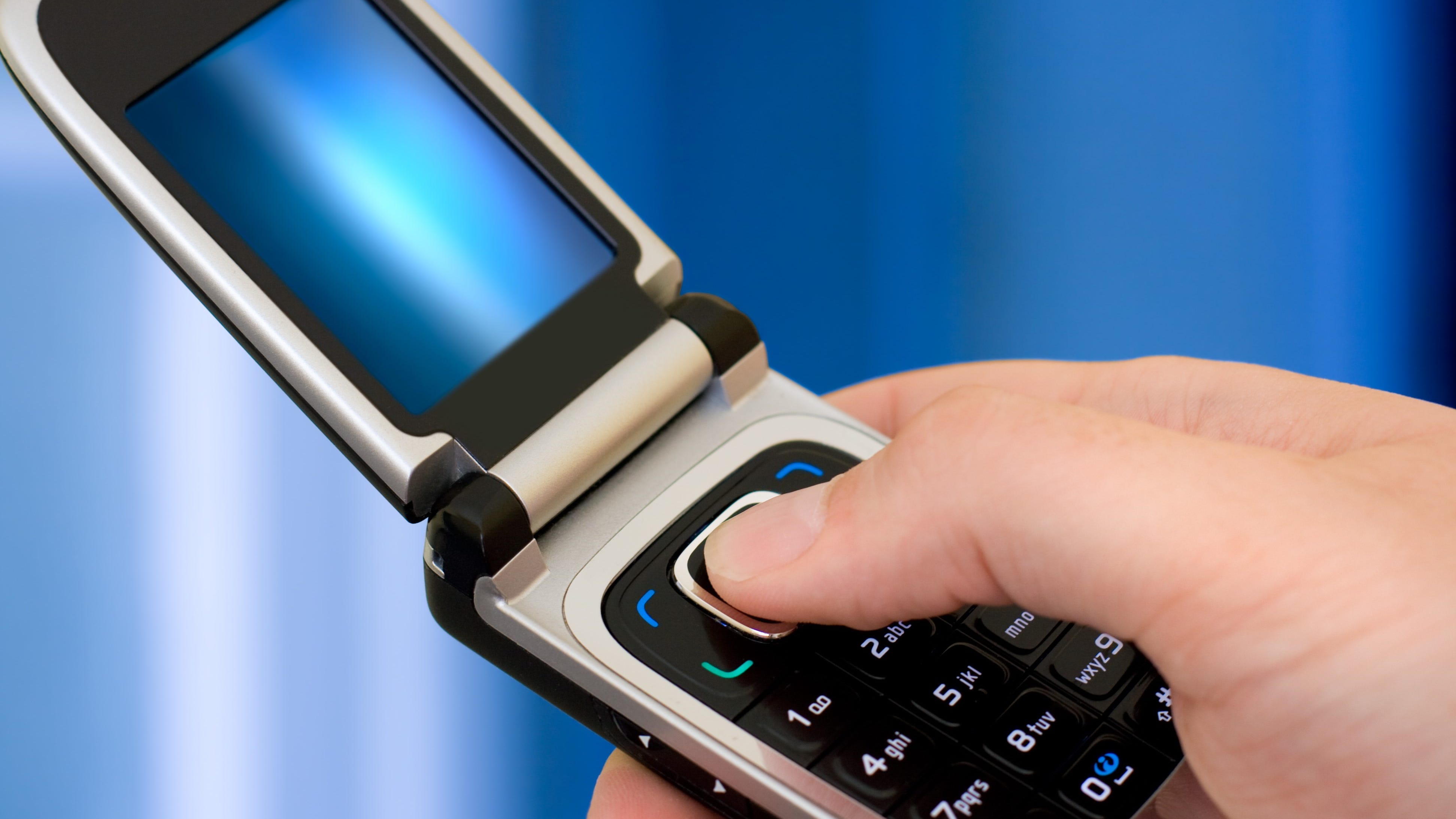 Some people embracing retro 'dumbphone' devices