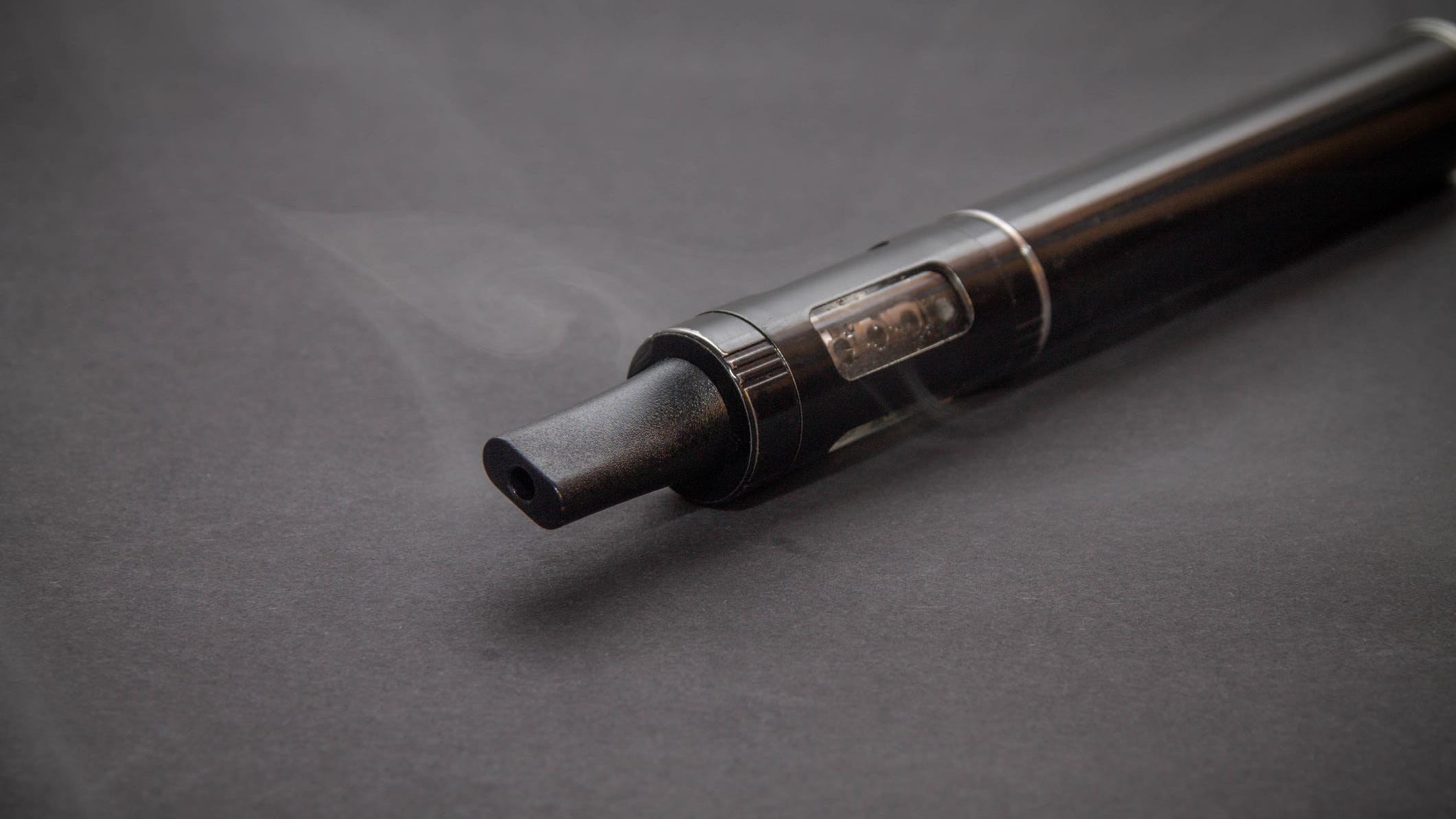 Milwaukee Asks Residents To Stop Vaping Immediately, But Chicago Doctor Says Concerns Are Unclear