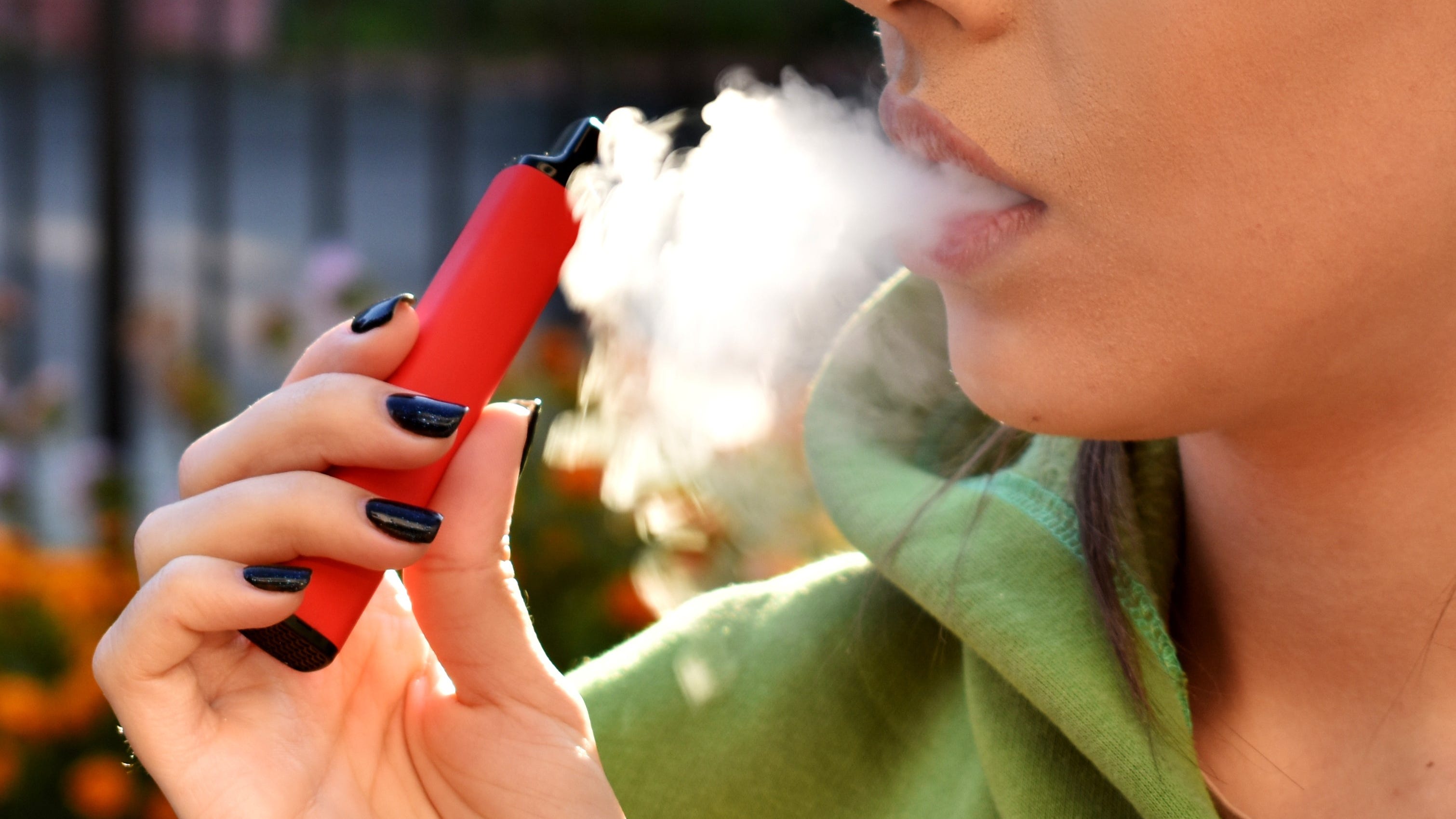 Indoor e-cig ban passes Senate committee