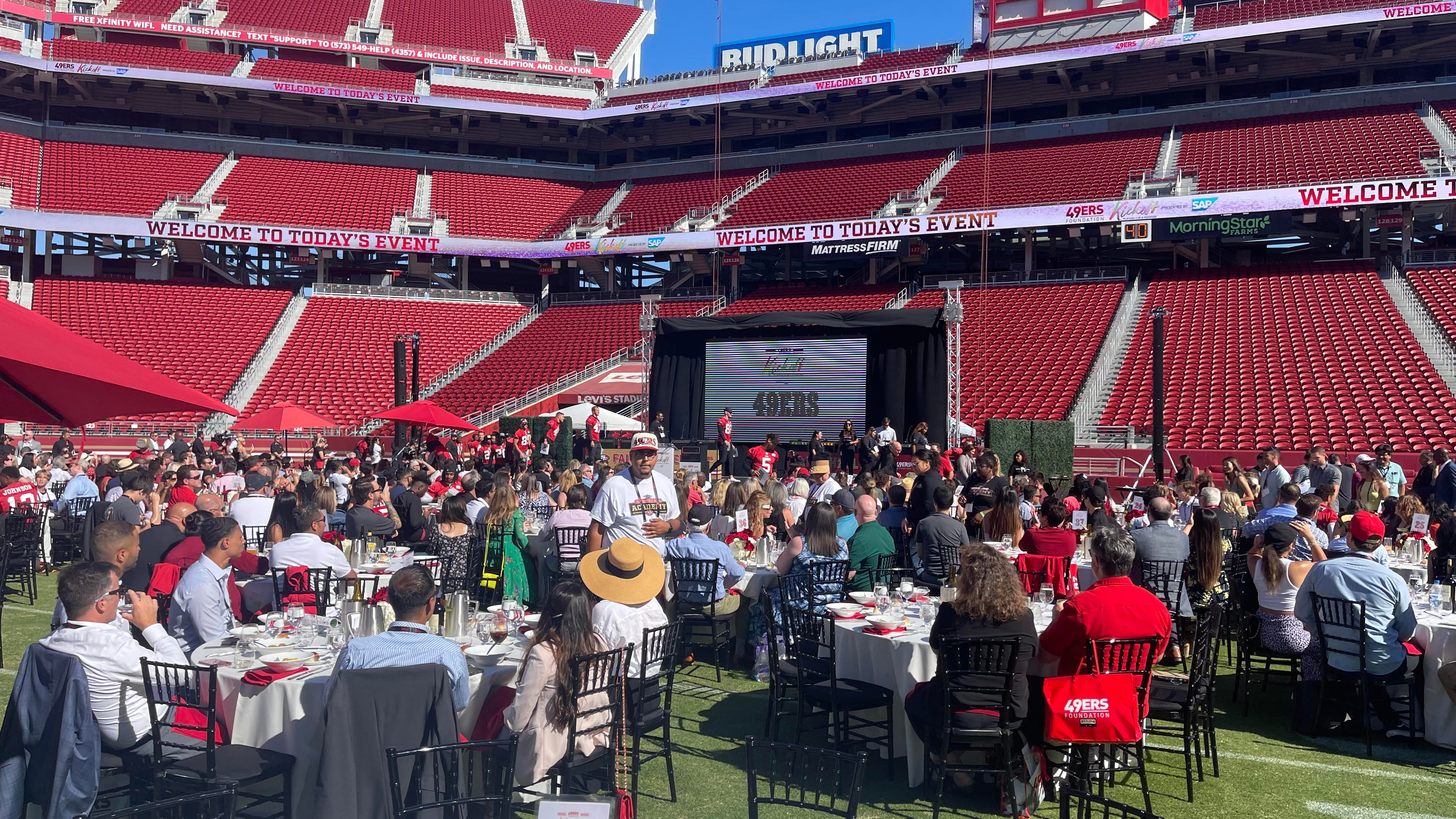 49ers dine with fans at Levi's Stadium, raise over $750K for charity