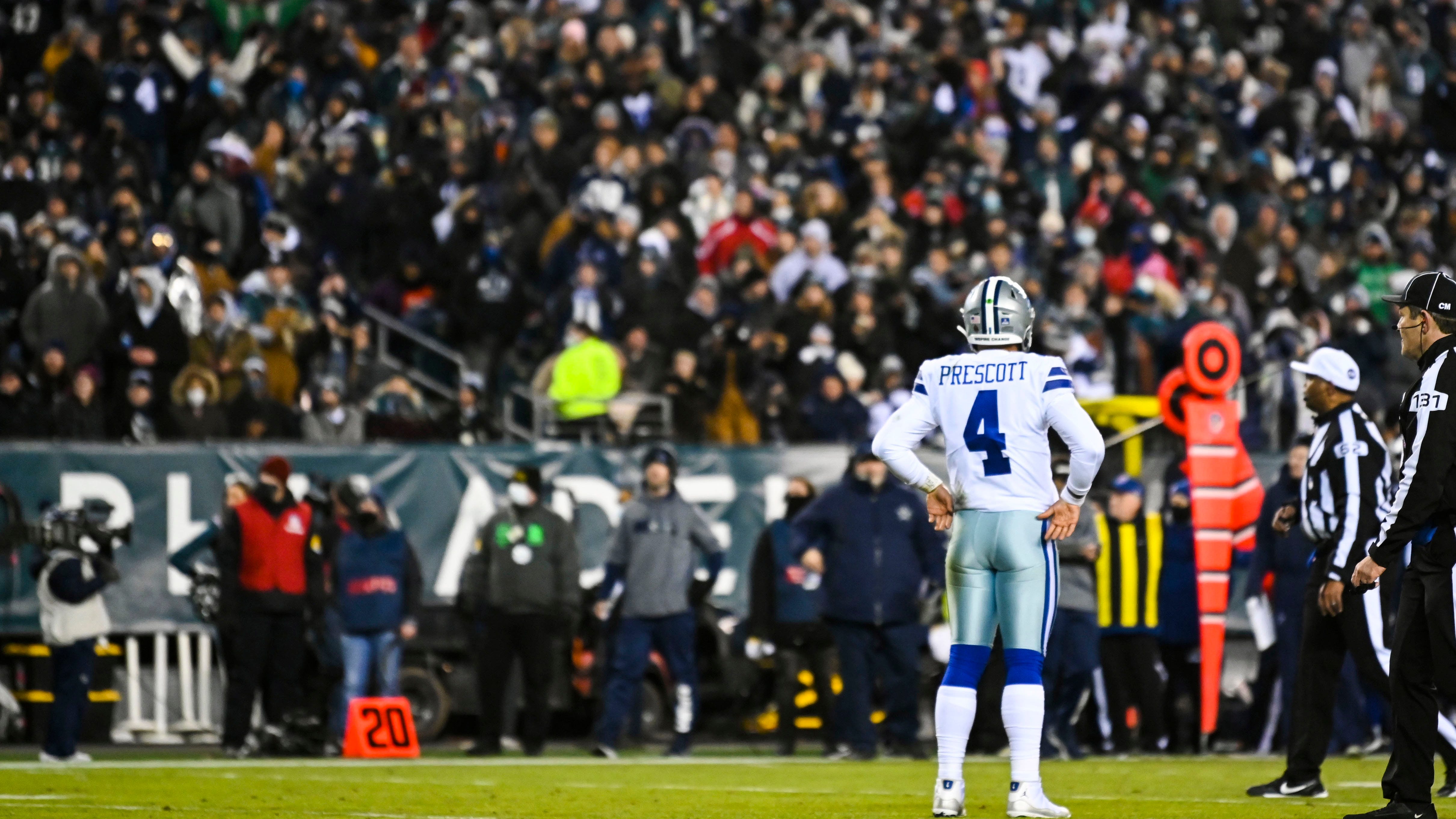 WATCH: Fans brawl during Cowboys-Eagles blowout