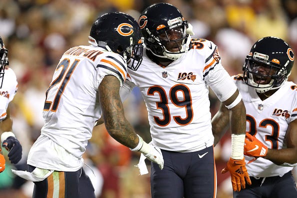 Eddie Jackson celebrates with his Bears teammates. 