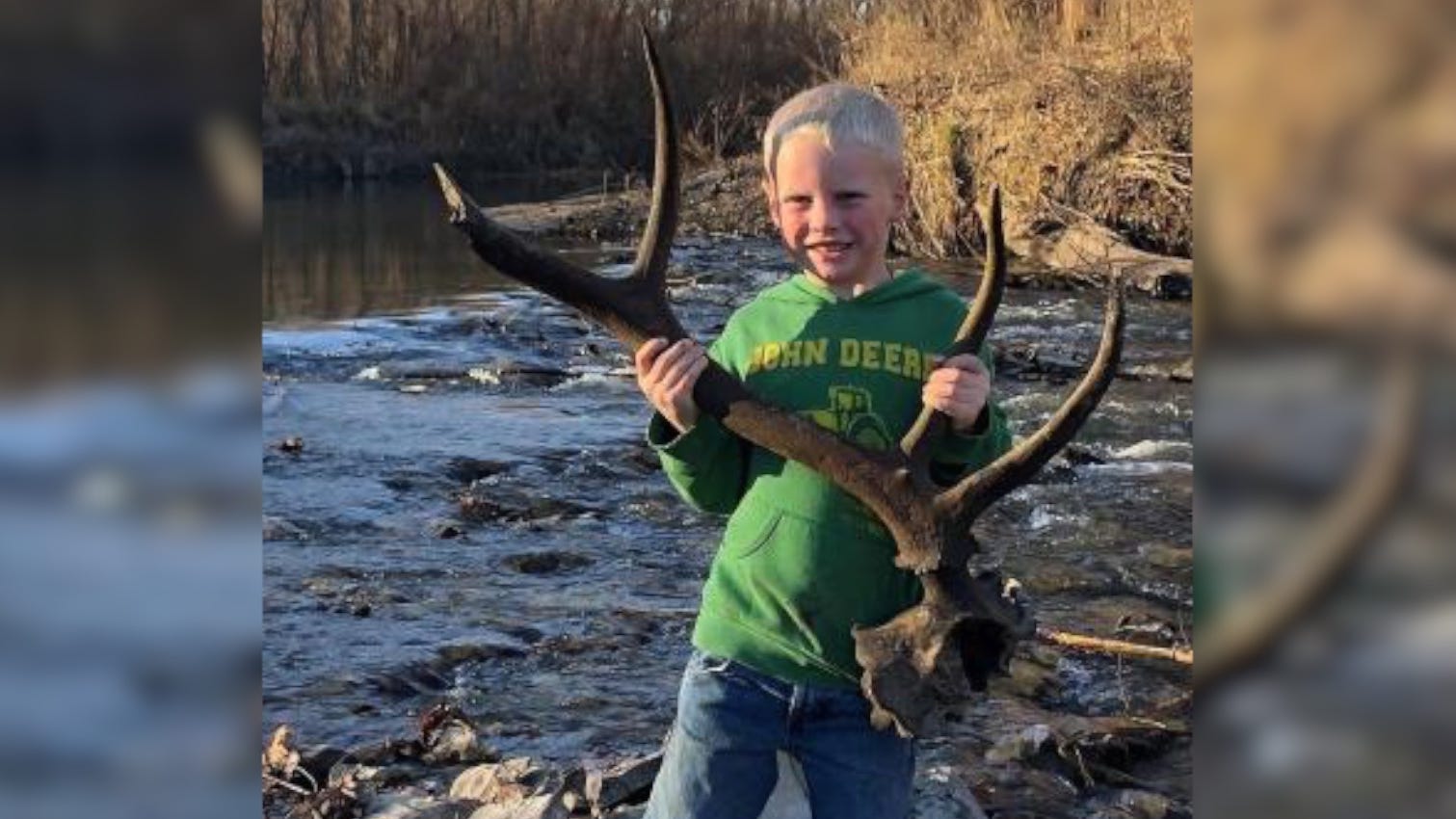 UNSUAL FIND: Missouri fishermen find elk antler and skull plate in odd area