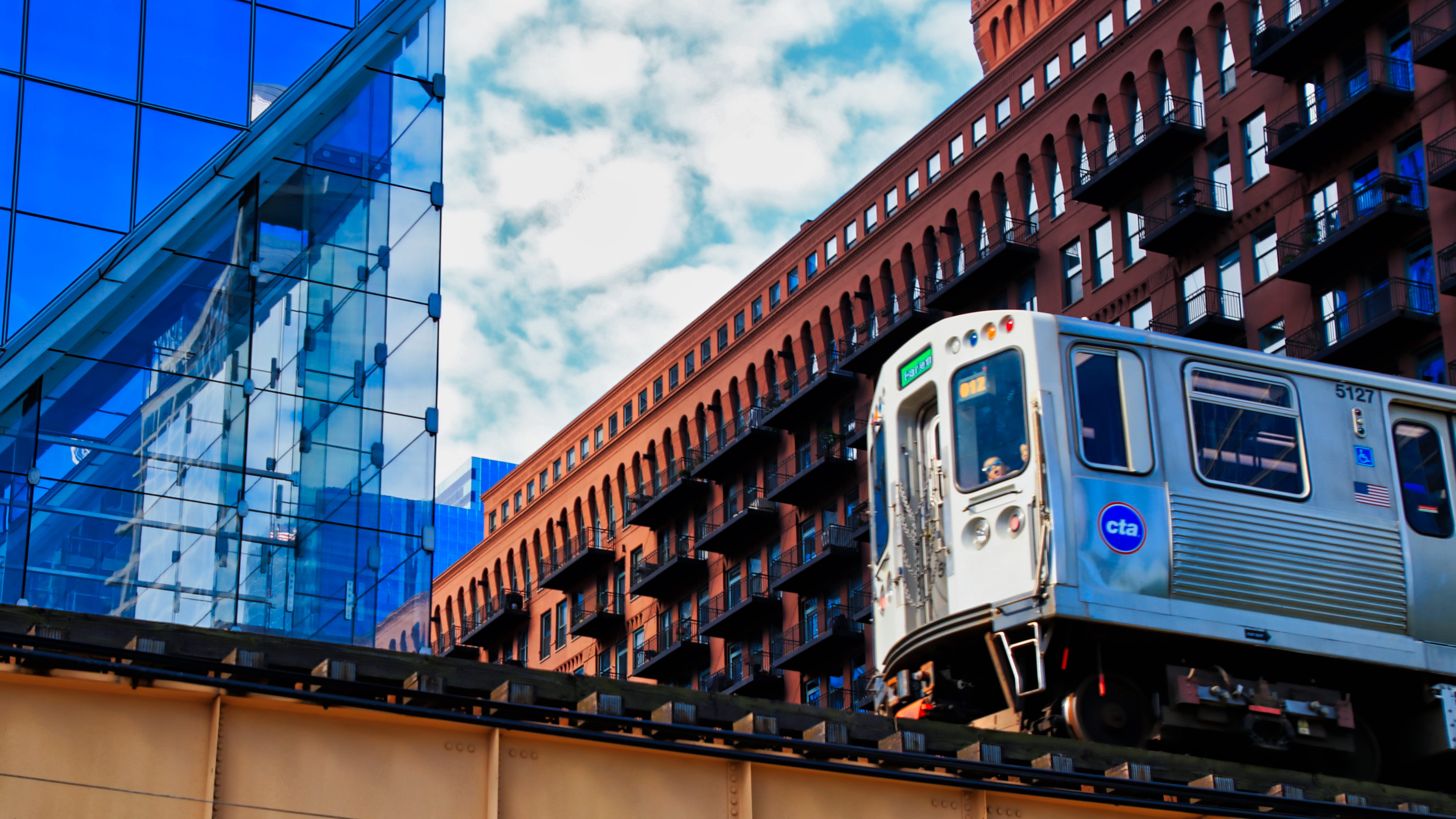 Trucks getting stuck under 'El' tracks on West Side street 'dangerous and deadly', officials say