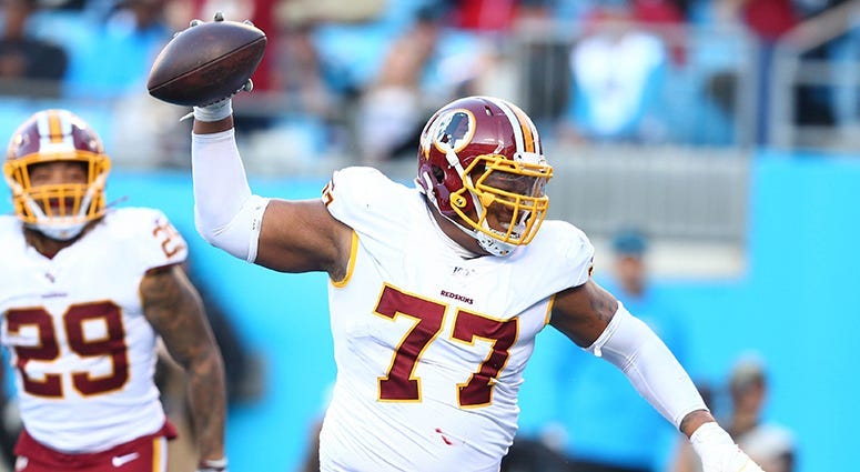 Giants offensive tackle Ereck Flowers (74) prepares to block Washington Redskins linebacker Preston Smith (94) during the first half at FedEx Field.