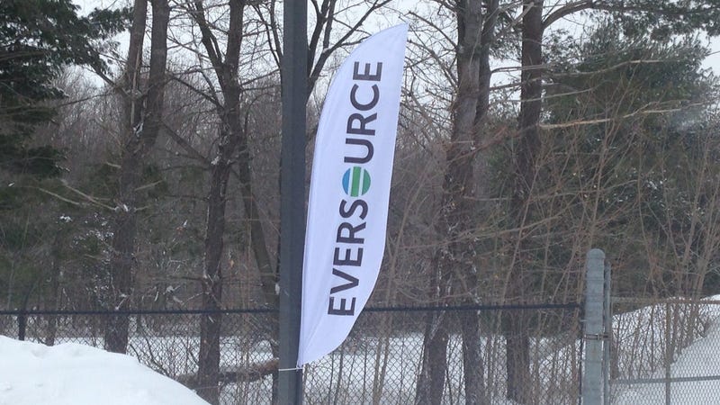 eversource-sign-steve-saunders-wtic-photo.jpg