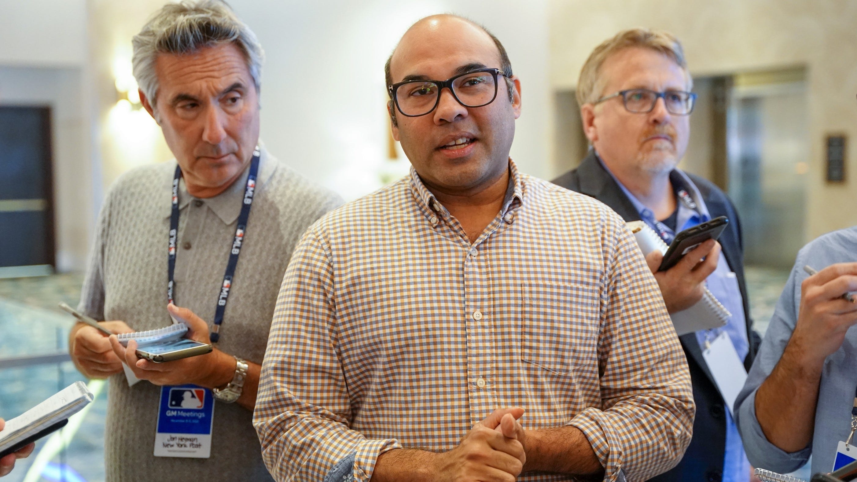 Examining Farhan Zaidi's comments about SF deterring free agents