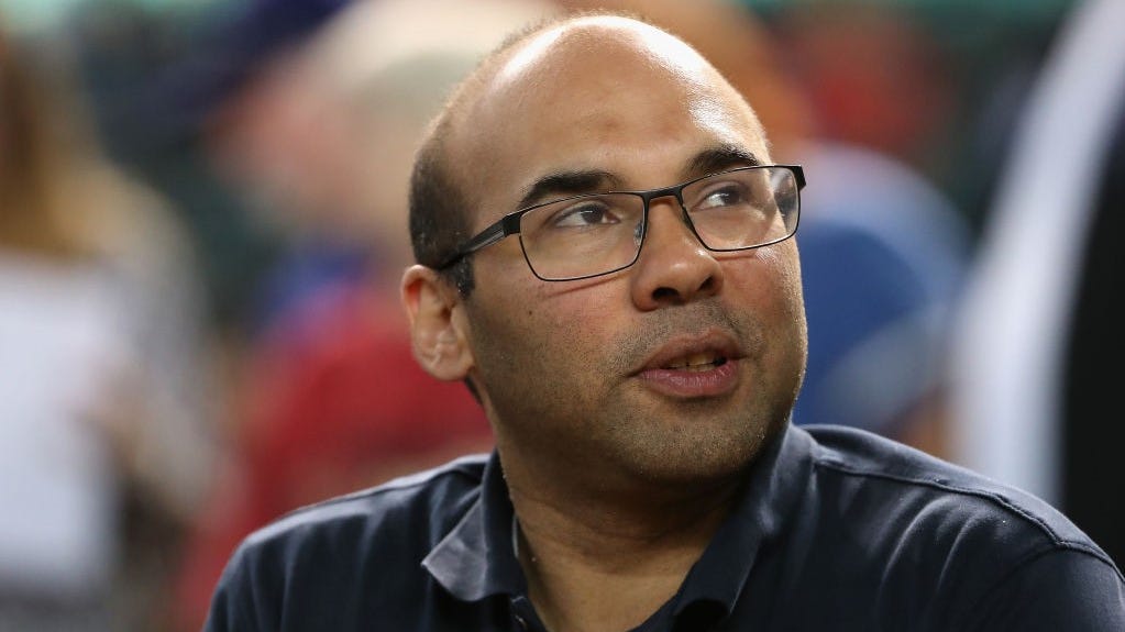 Giants give up four runs during Farhan Zaidi's in-game interview vs. Dodgers