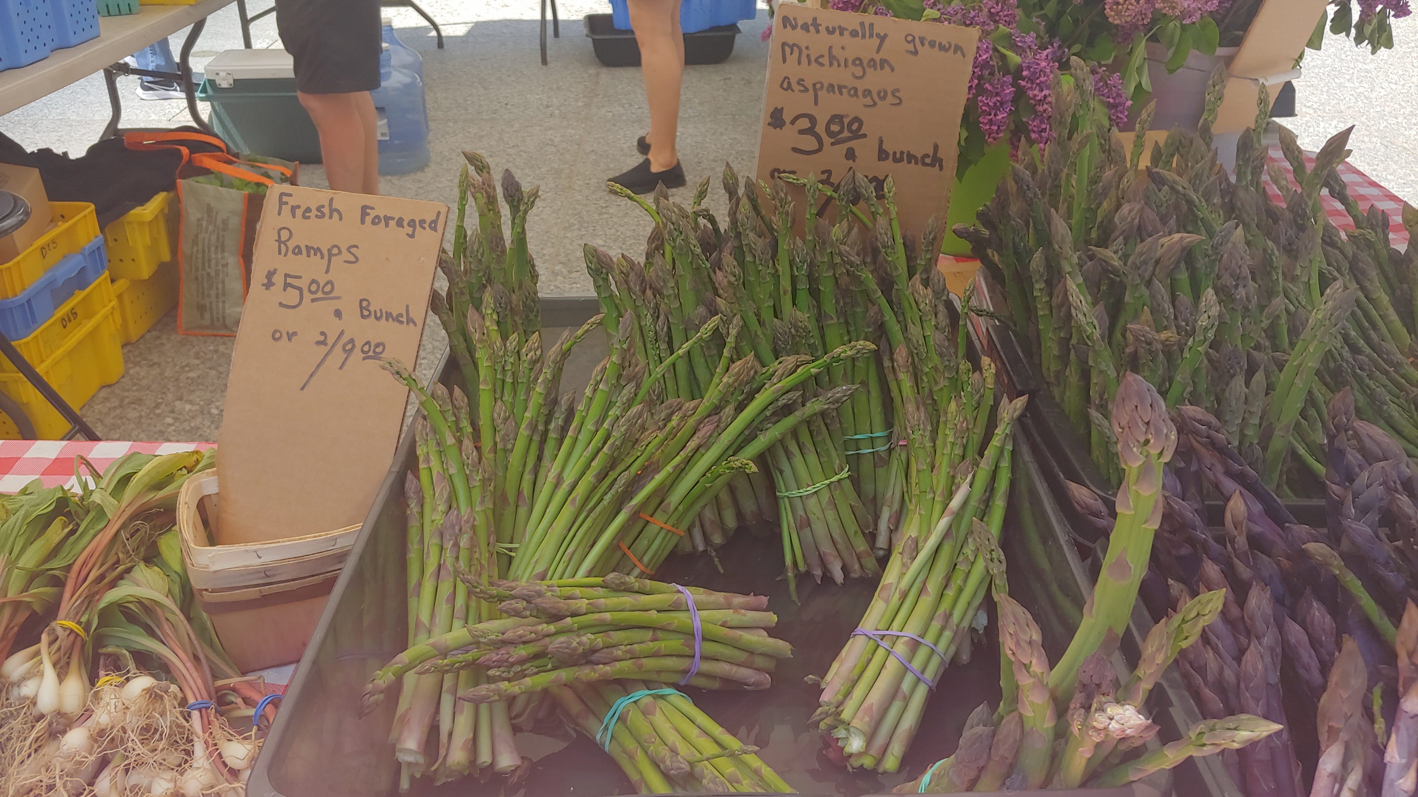 Farmers markets make a comeback in Chicago
