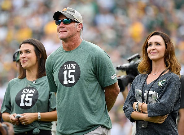 Brett Favre stands at Lambeau Field to honor Bart Starr