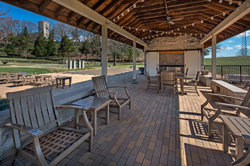 Selma Farm property, Kennett's castle