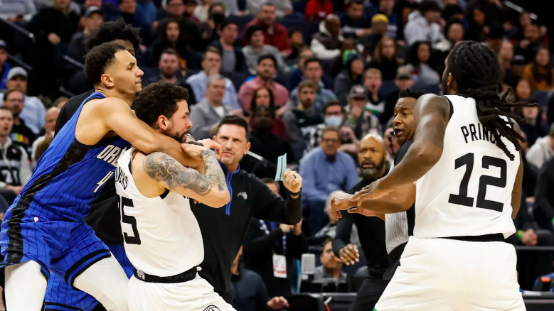 Timberwolves, Magic brawl at Target Center during Friday night game