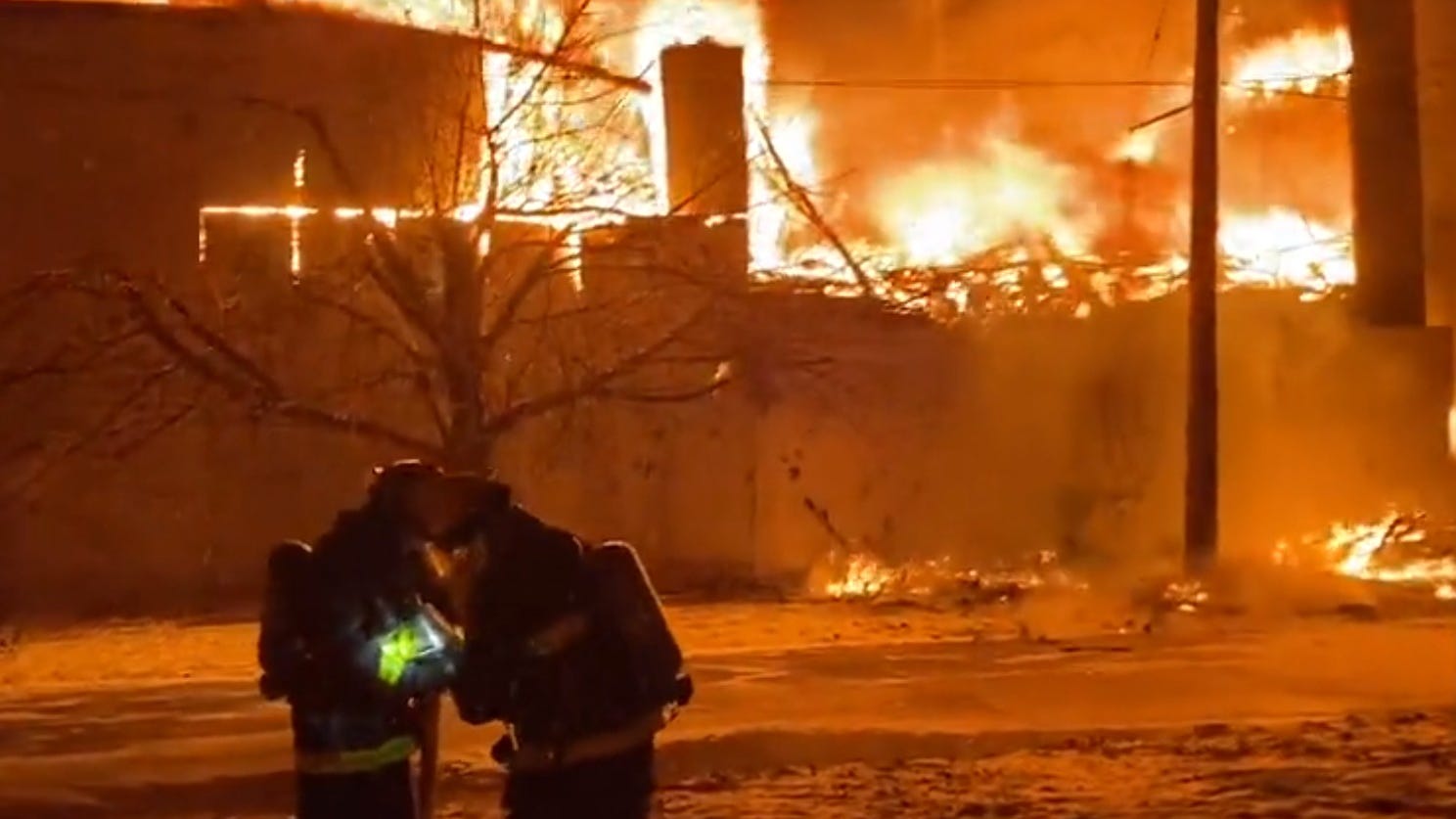 Battle of the elements: Extreme cold, wind do little to help firefighters extinguish warehouse blaze in Detroit [VIDEO]