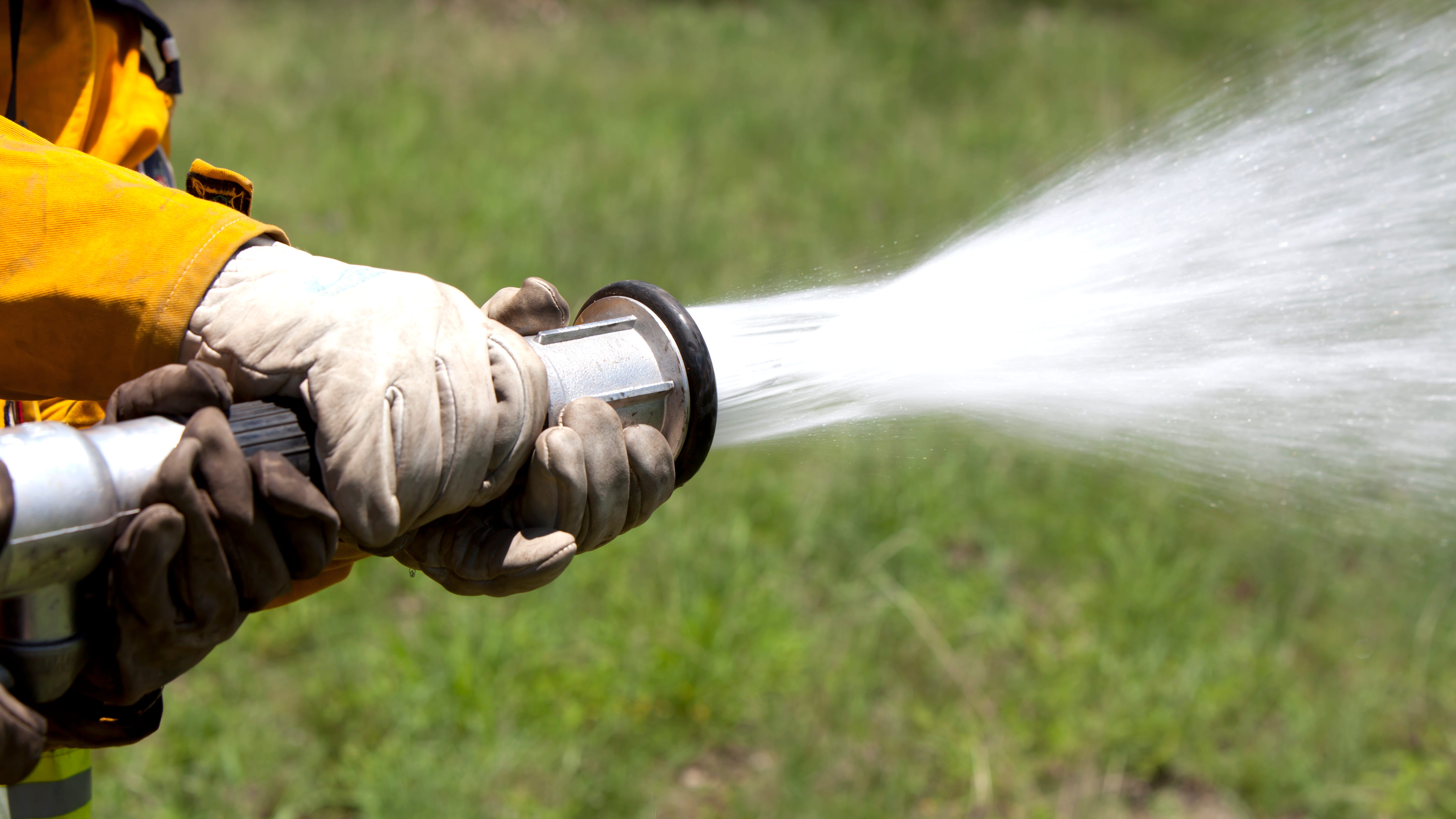 Fire crews battle west Wichita blaze
