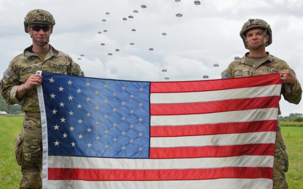Flag and soldiers 