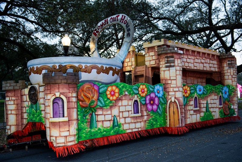 Float in the Oaks