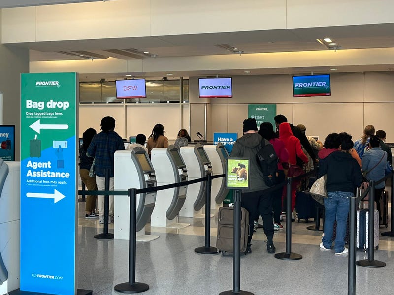Frontier Airlines to set up crew base in North Texas