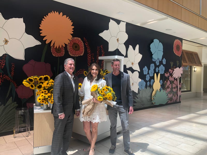 Galleria selling sunflowers to help children in Ukraine