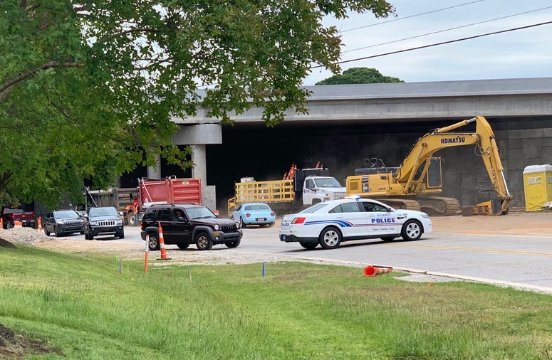 Garlington Road traffic is detoured due to gas line break