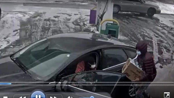 Cigarette delivery man robbed at west side Detroit gas station [WATCH VIDEO]