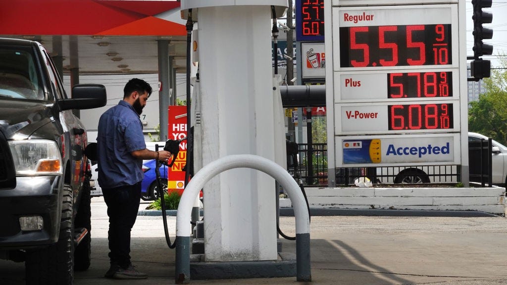 Gas expert says national average could hit $5 per gallon before Father's Day