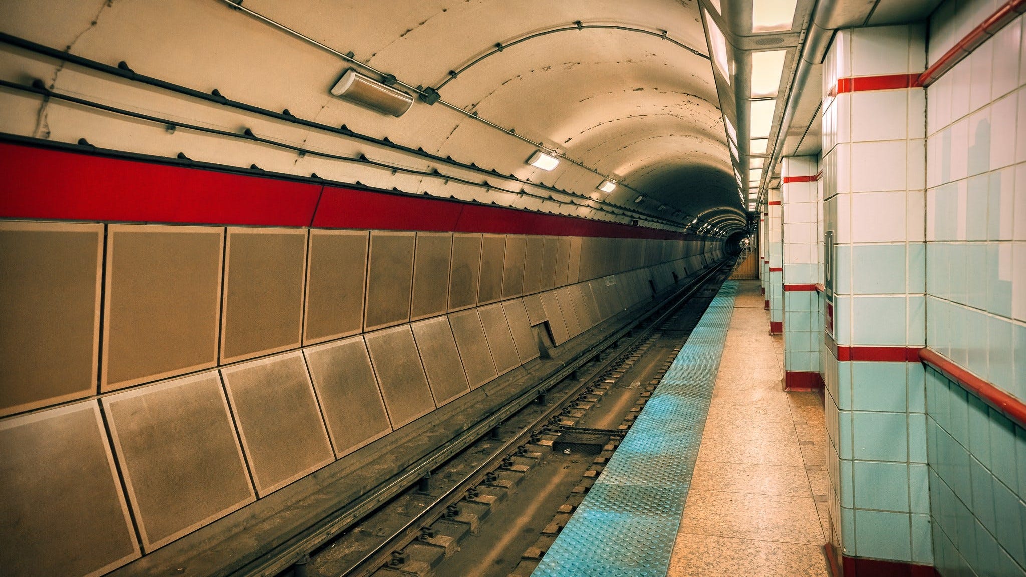 Man Dies After Being Dragged By Red Line Train At Roosevelt