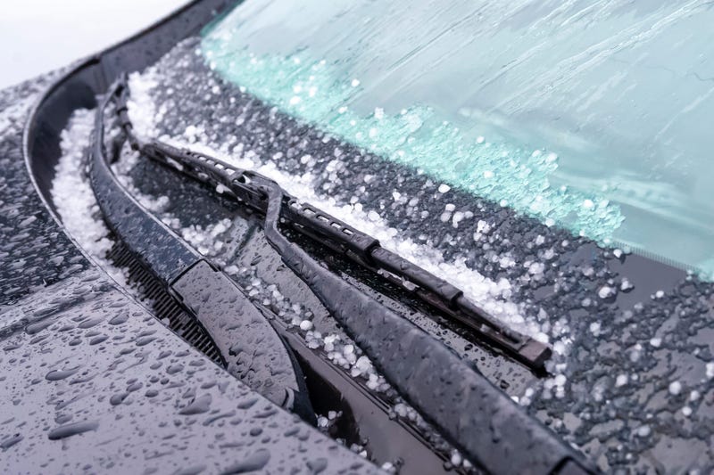 snow-slush-windshield-GettyImages-1073879232.jpg