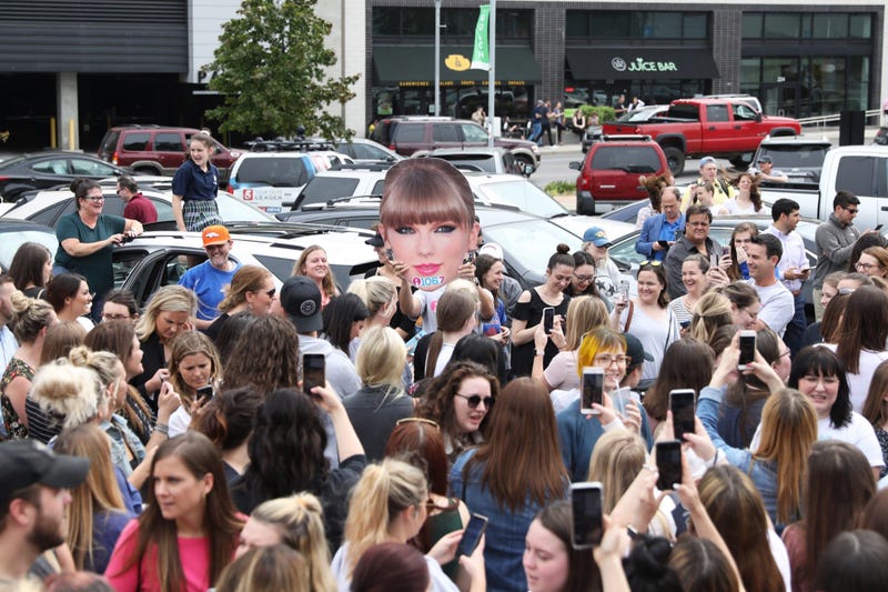 Taylor Swift Surprises Fans At New Kelsey Montague "What Lifts You Up" Mural In Nashville