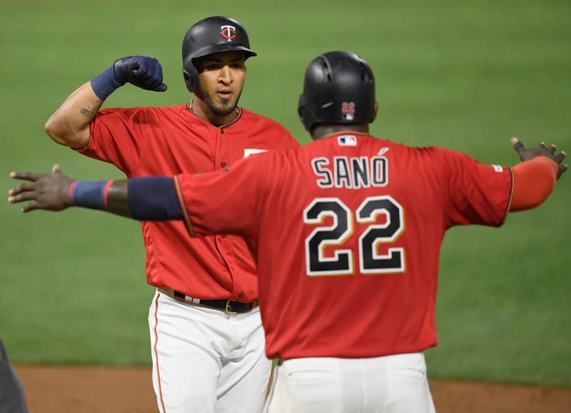 Eddie Rosario scores on pinch-hit homer
