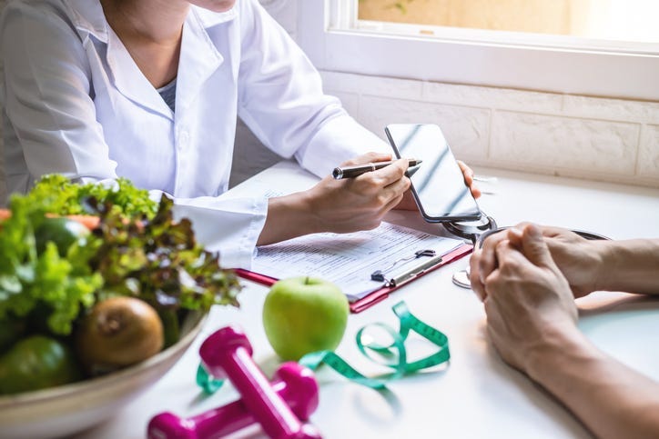 A person talking to a doctor about a diet. 