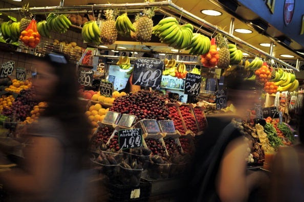 Mujer roba celular de puesto de fruta #LADYCELULAR