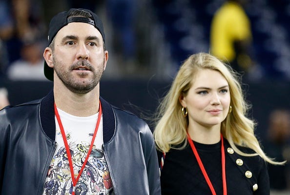  Bob Levey / Stringer