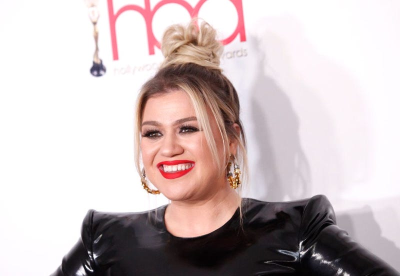 Kelly Clarkson attends the 2020 Hollywood Beauty Awards at The Taglyan Complex on February 06, 2020 in Los Angeles, California.