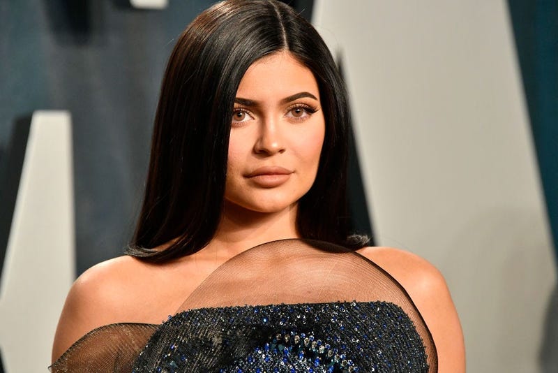 ylie Jenner attends the 2020 Vanity Fair Oscar Party hosted by Radhika Jones at Wallis Annenberg Center for the Performing Arts on February 09, 2020 in Beverly Hills, California