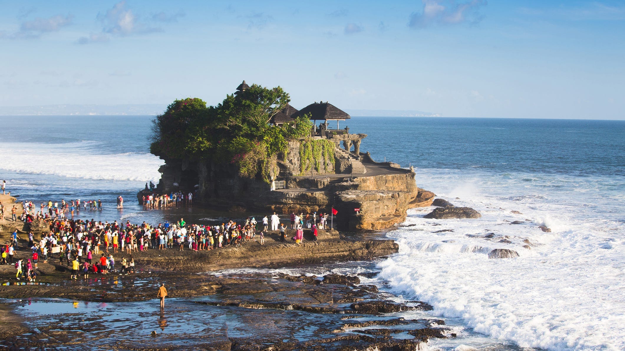 Over 1,200 Worshippers Gather at Beach Without Masks, Social Distancing