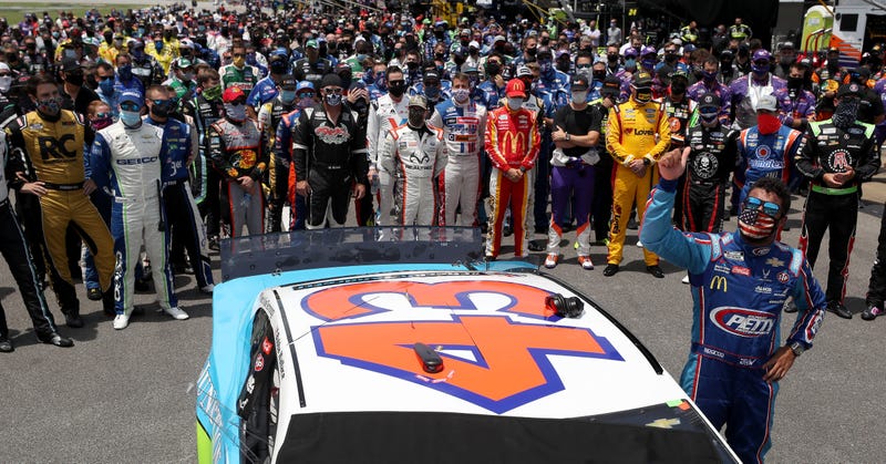 NASCAR drivers stand in solidarity with Bubba Wallace