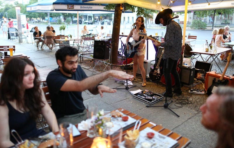 Outdoor Dining Show